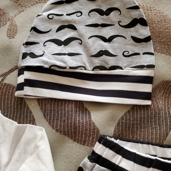 3 pc infant set Blk/white "Ain't no daddy like the one I got" NWOT - Picture 3 of 7